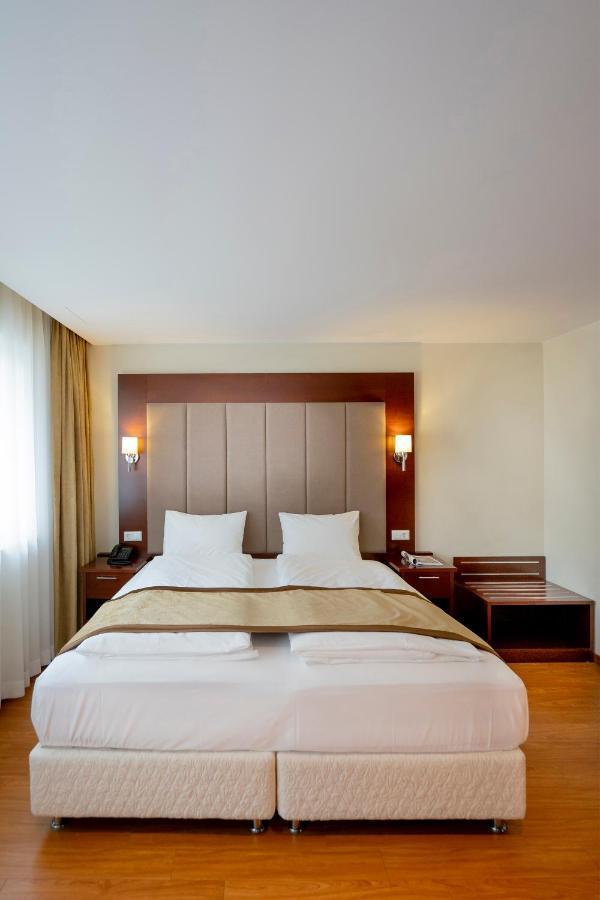 Palast Hotel Hürth Eksteriør bilde
