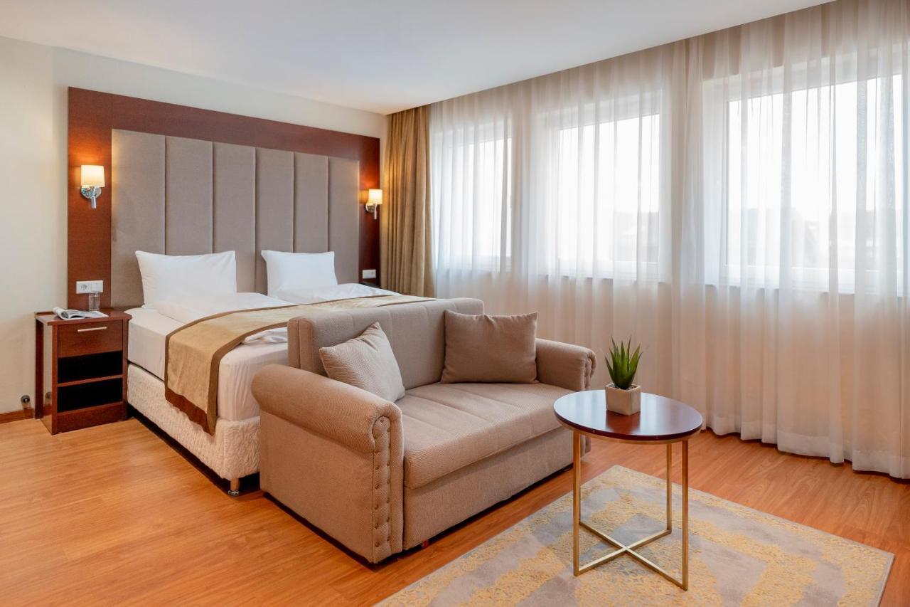 Palast Hotel Hürth Eksteriør bilde