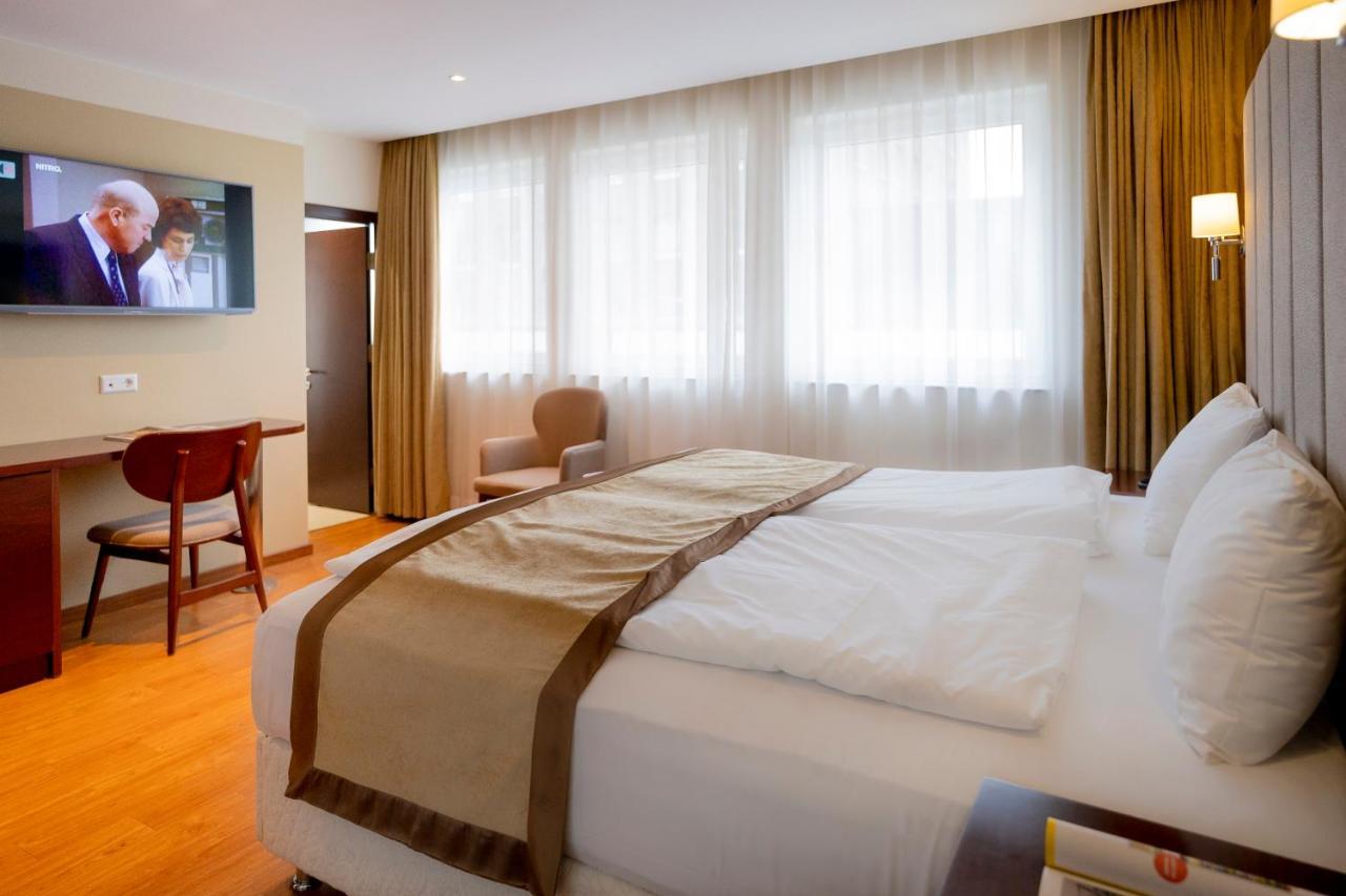 Palast Hotel Hürth Eksteriør bilde