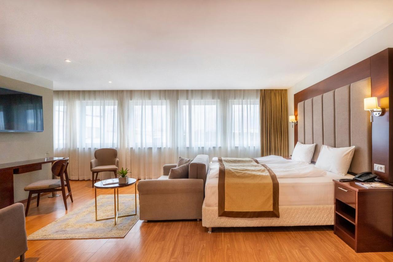 Palast Hotel Hürth Eksteriør bilde