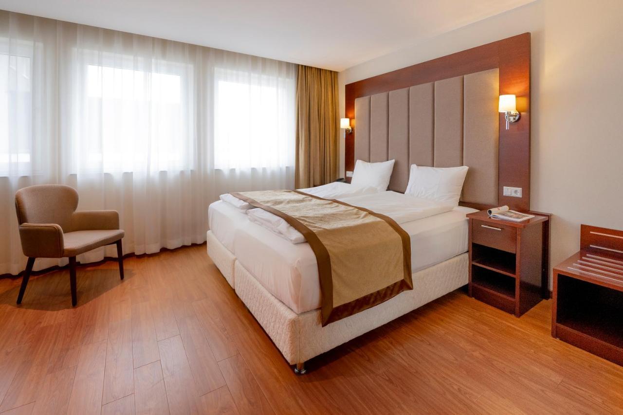 Palast Hotel Hürth Eksteriør bilde